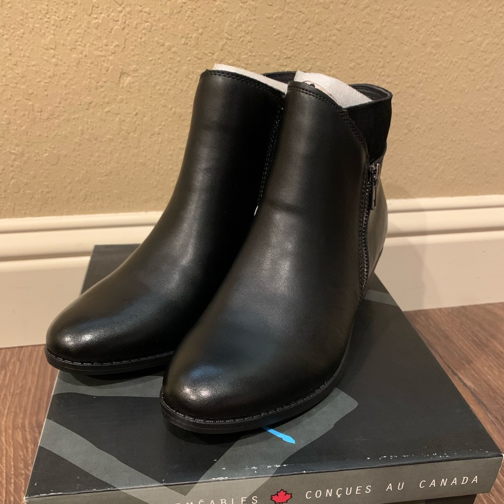 NEW IN BOX AquaDiva Leather Booties